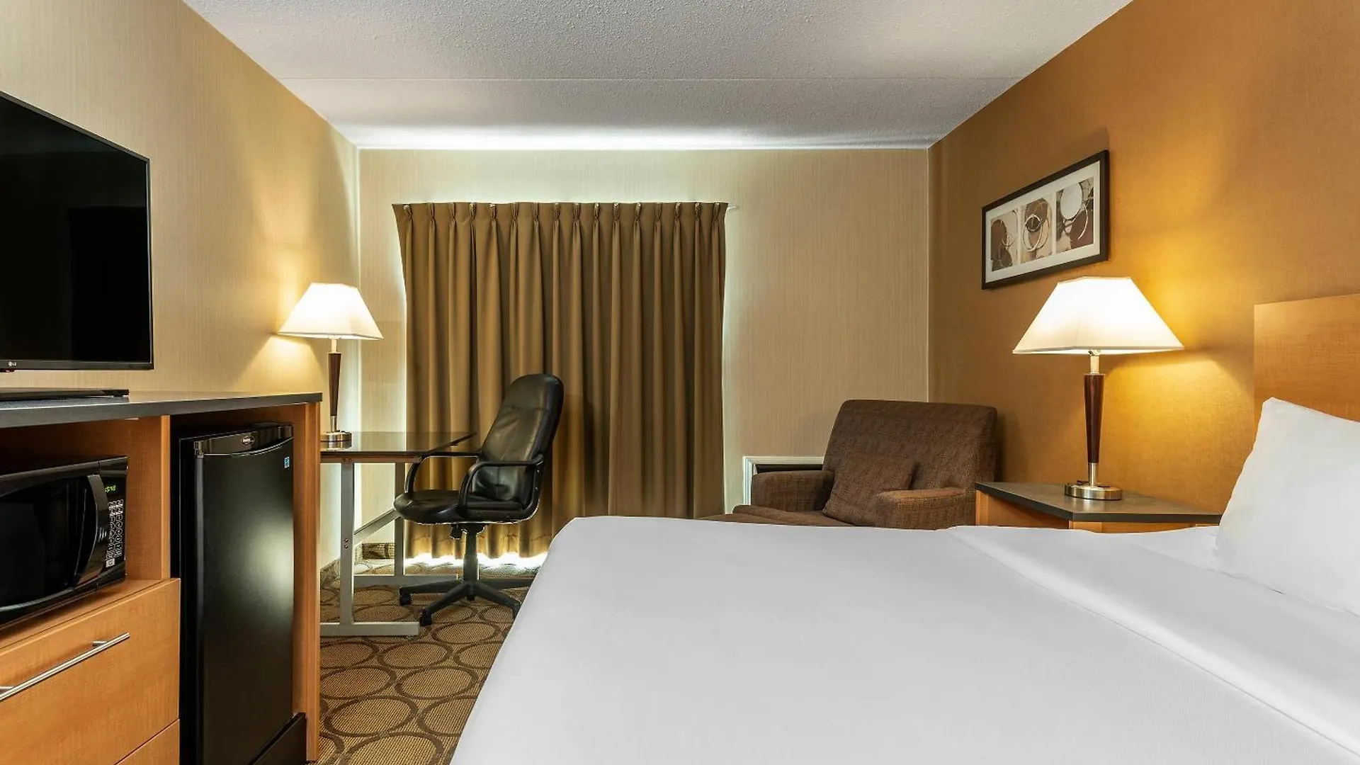 Comfort Inn West Edmonton 3*,
